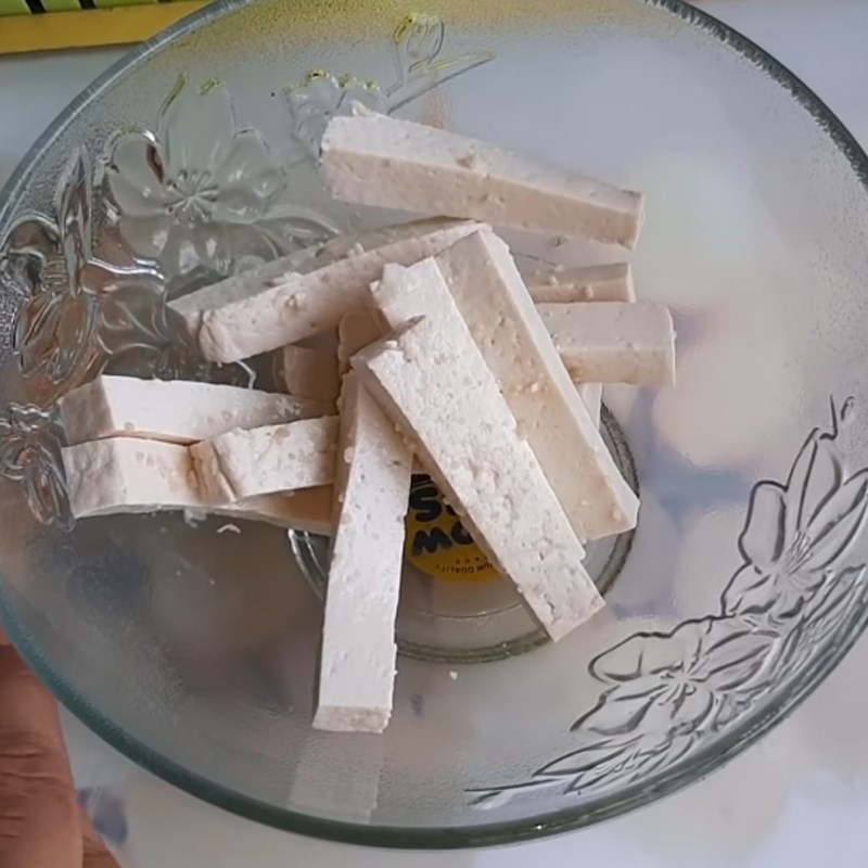 Step 2 Marinate the tofu Seaweed Fried Tofu