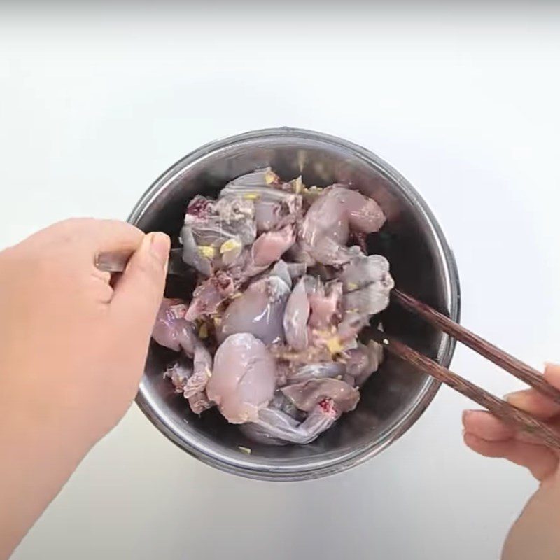 Step 2 Marinate the Frog Stir-Fried Frog with Satay