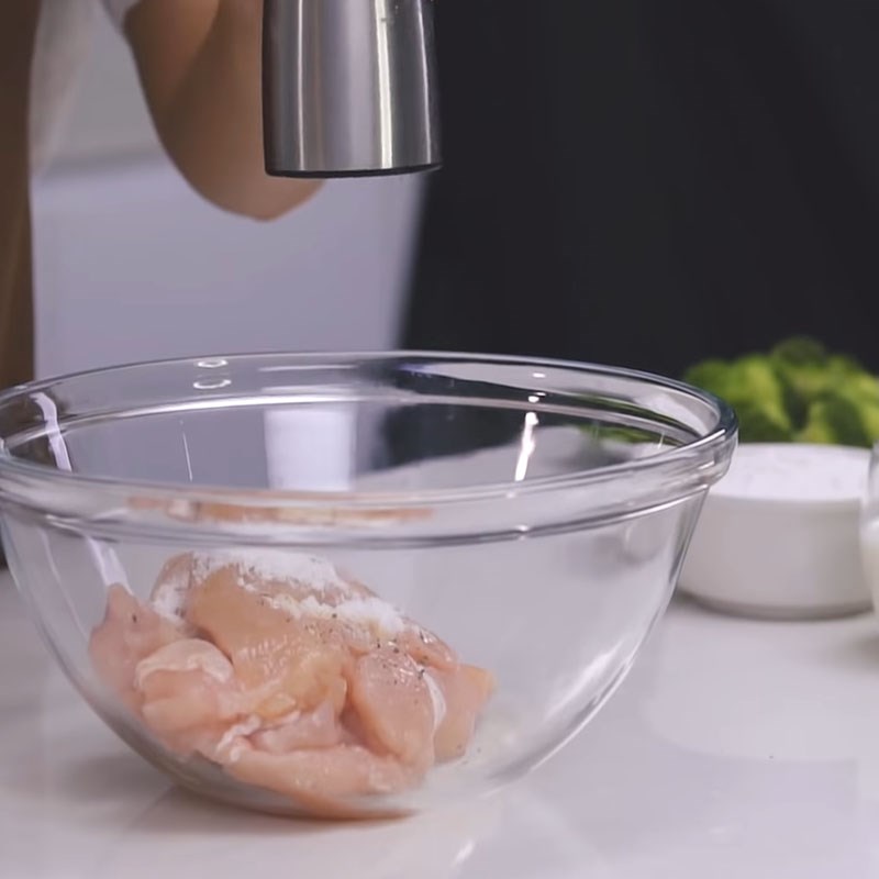 Step 3 Marinating chicken for crispy chicken pasta with cream sauce