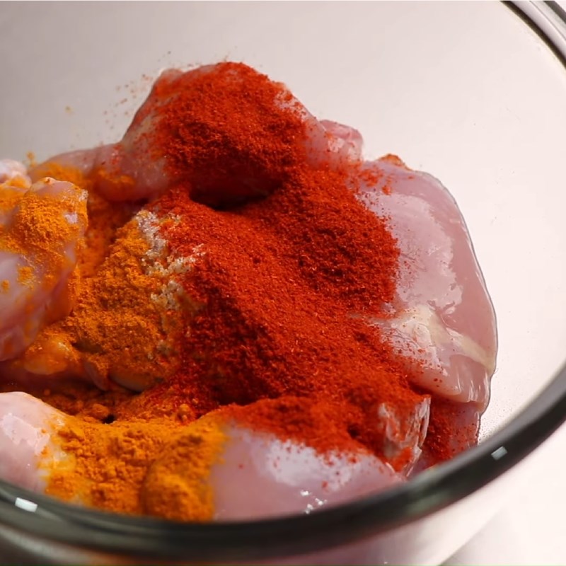 Step 3 Marinate spicy curry chicken