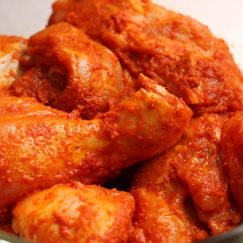 Step 3 Marinate spicy curry chicken