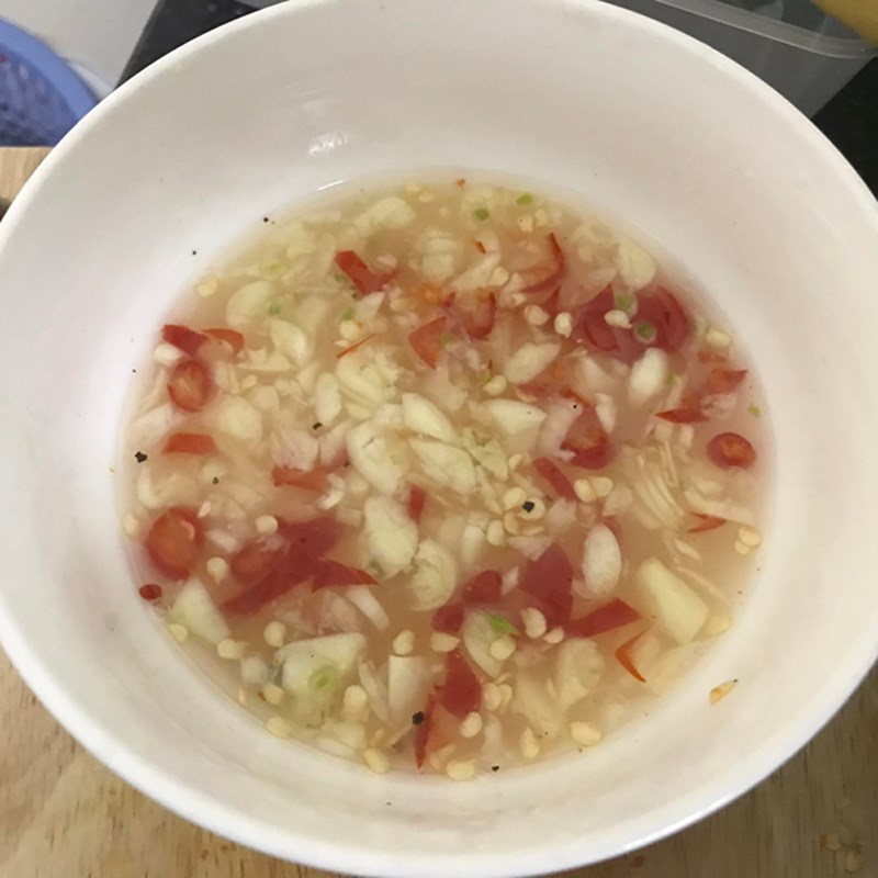 Step 2 Marinating Banana Flower Jelly Salad (Recipe shared by user)