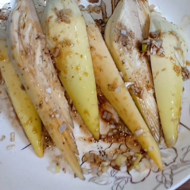 Step 2 Marinate the banana flower for braised banana flower