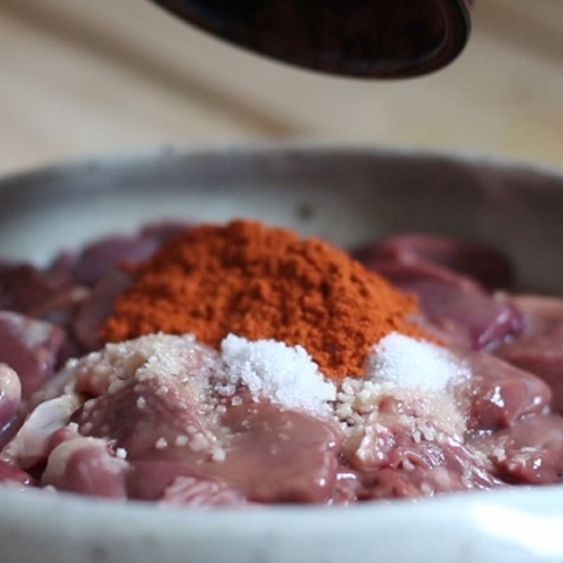 Step 2 Marinated chicken intestines Spicy stir-fried chicken intestines