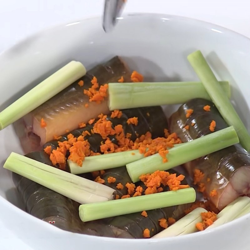 Step 3 Marinate the eel Grilled eel with lemongrass and chili