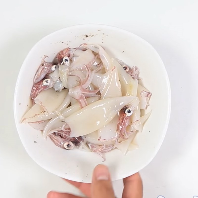 Step 2 Marinate squid Ginger steamed squid