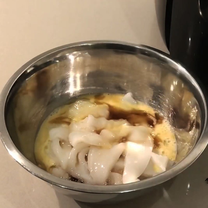 Step 2 Marinate the squid Fried squid with salt and chili using an air fryer
