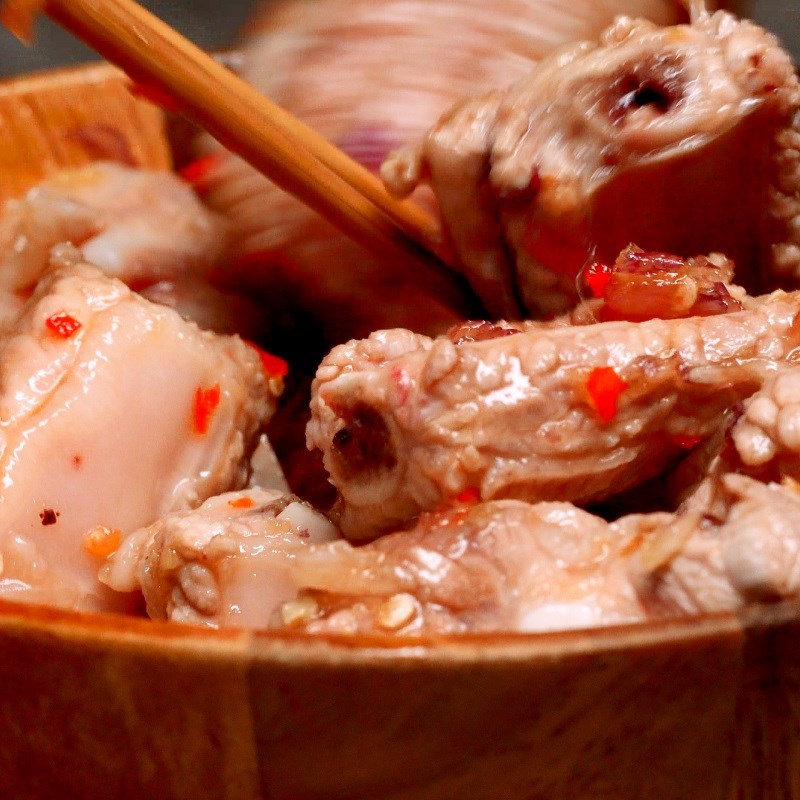 Step 3 Marinate the ribs Braised pork ribs with pineapple