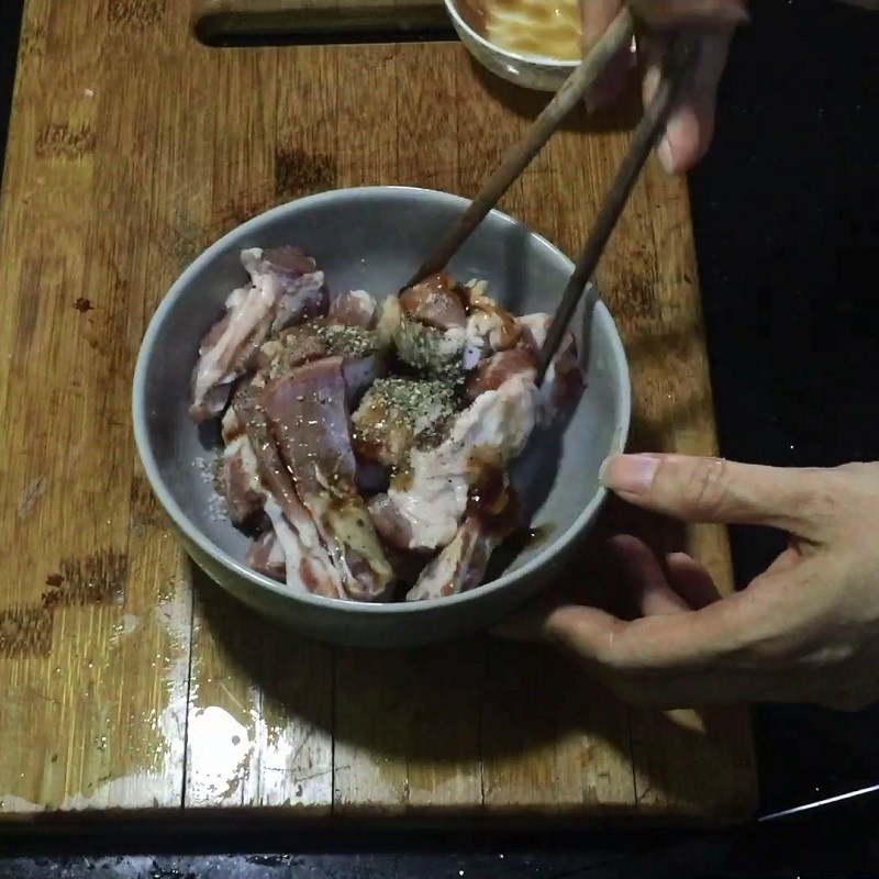 Step 2 Marinate the pork ribs Taiwanese rib porridge