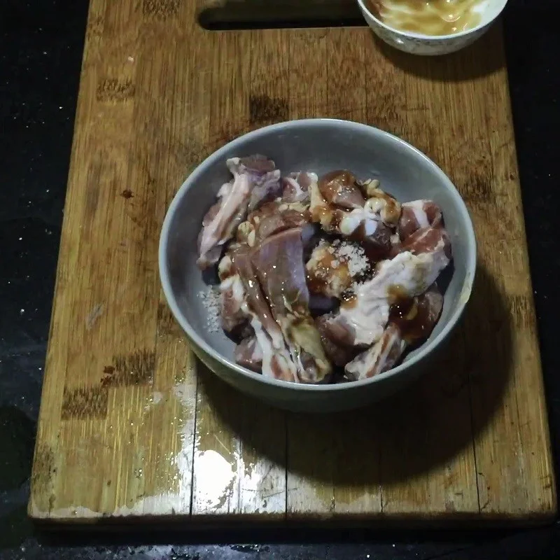 Step 2 Marinate the pork ribs Taiwanese rib porridge