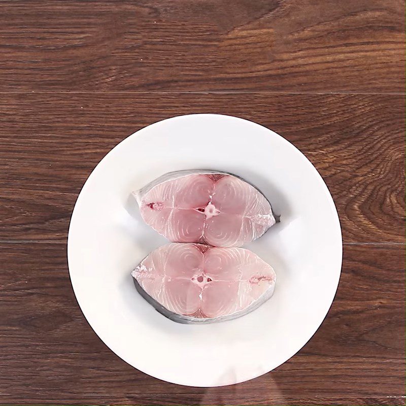 Step 2 Prepare and marinate mackerel Nha Trang jellyfish fish noodle