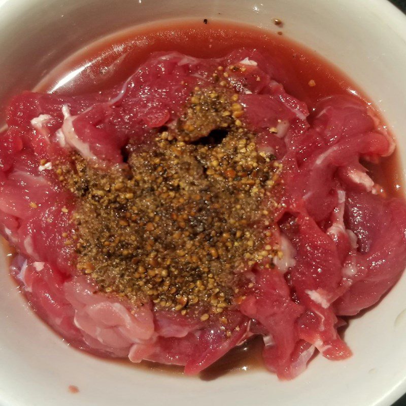 Step 2 Marinate beef for Bottle Gourd Soup with Beef and Oyster Mushroom