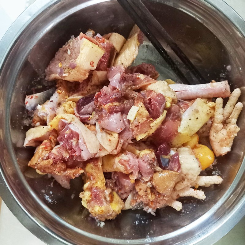 Step 2 Marinate the chicken for Chicken Noodles with Fresh Bamboo Shoots
