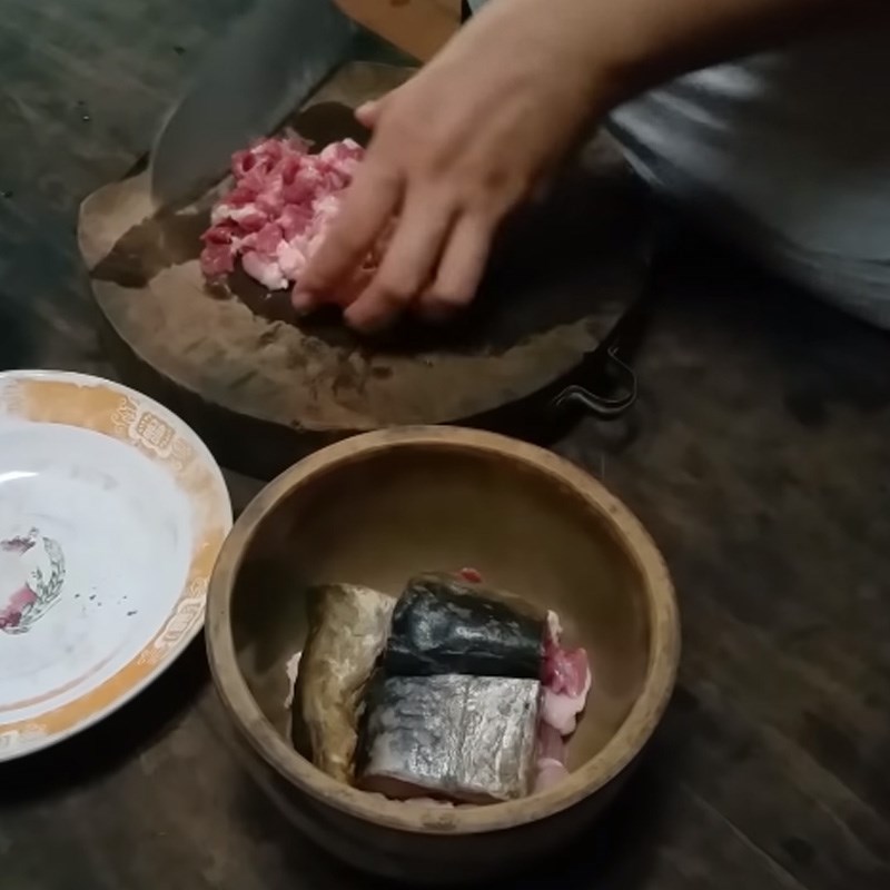Step 2 Marinate the pork and salted fish Salted fish steamed with pork
