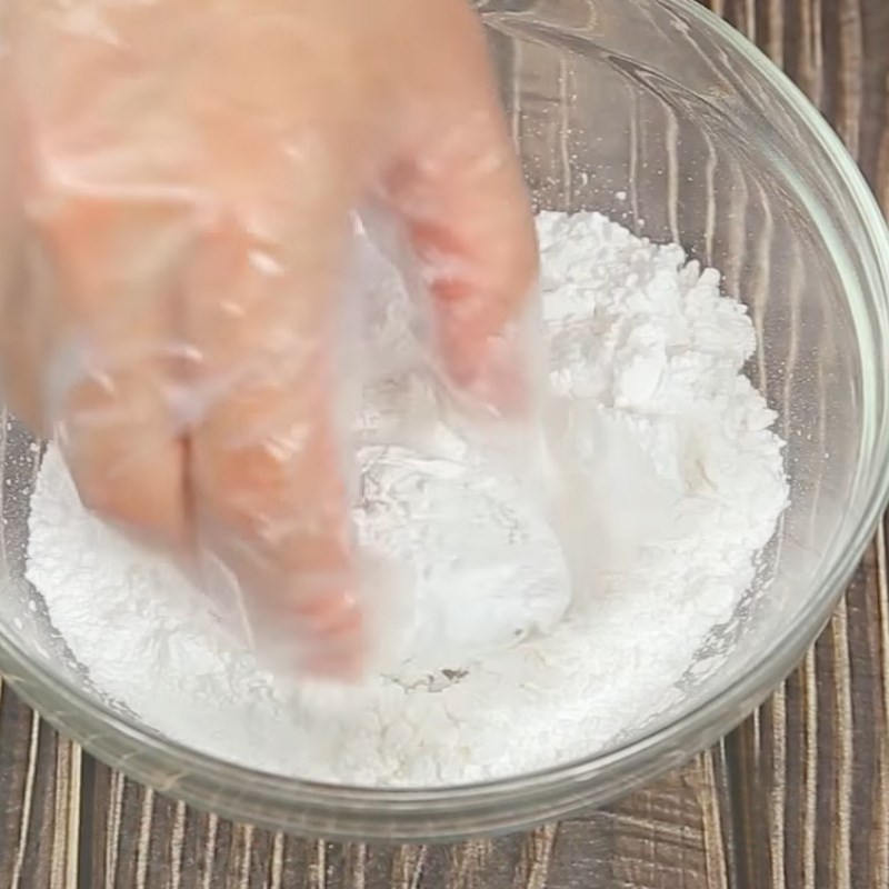 Step 3 Marinate and fry the pig tail Fried pig tail with salt