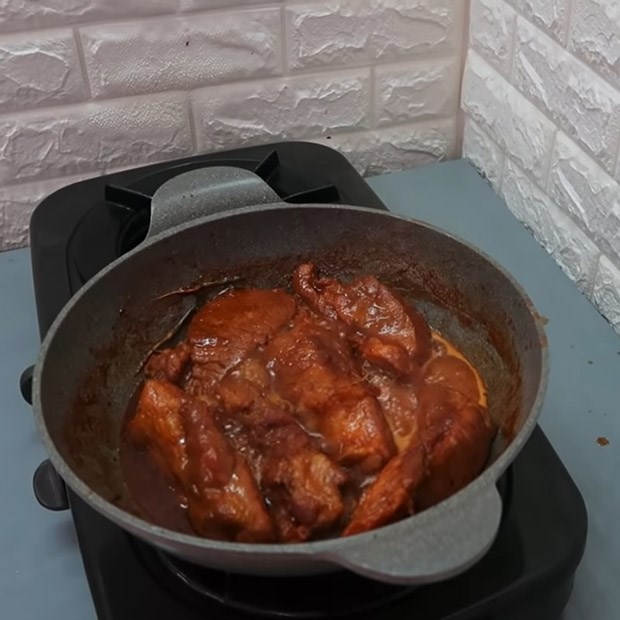 Step 3 Marinate and simmer the meat Char Siu sticky rice