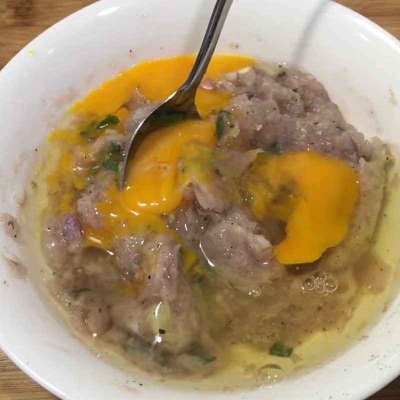 Step 2 Marinate and mix the fish paste Steamed fish paste