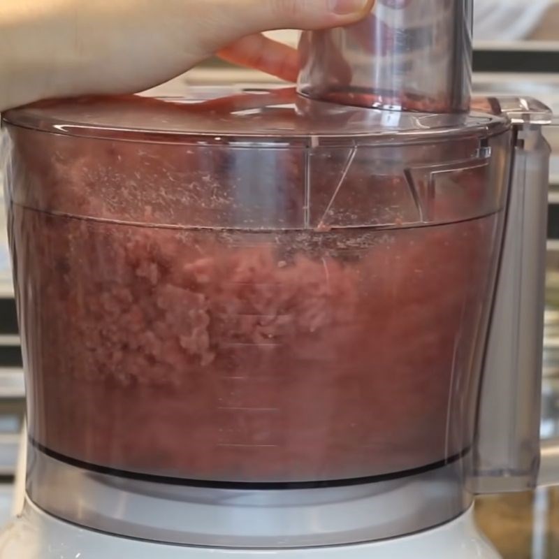 Step 2 Marinate and grind the meat Beef ball with tendon