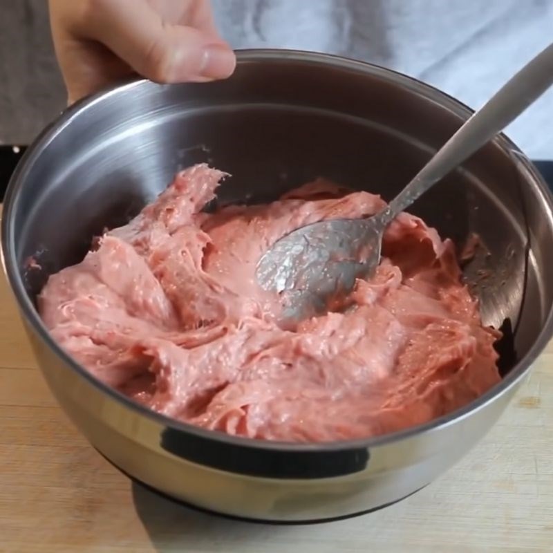 Step 2 Marinate and grind the meat Beef ball with tendon