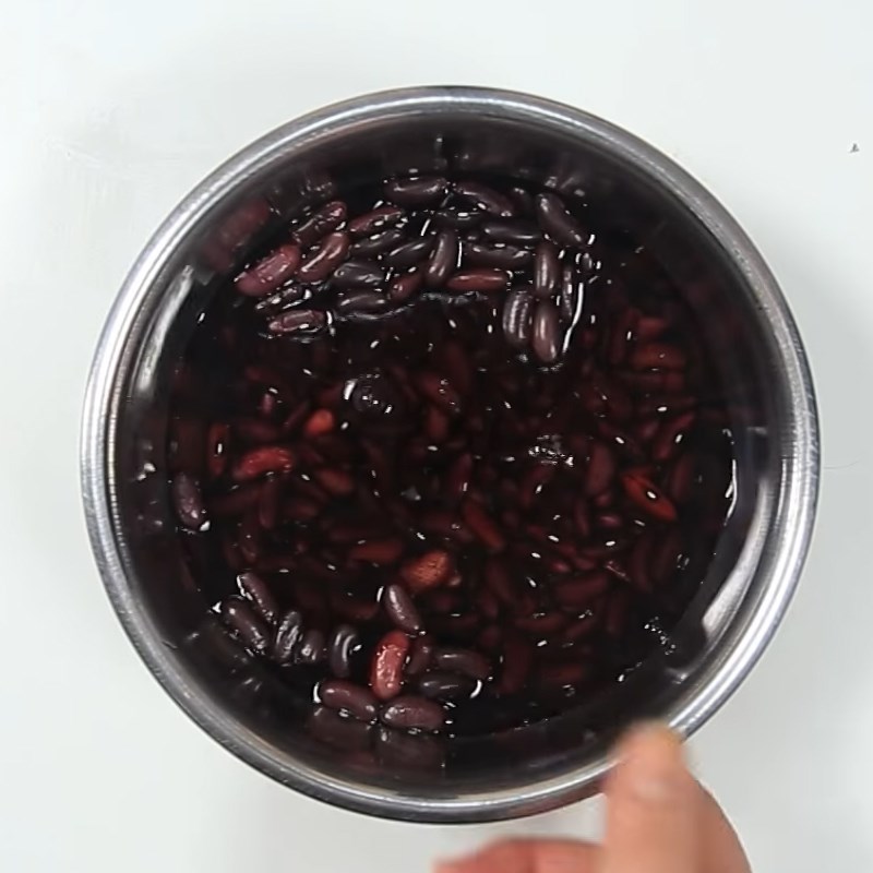 Step 1 Wash and soak red beans for Red Bean Yogurt