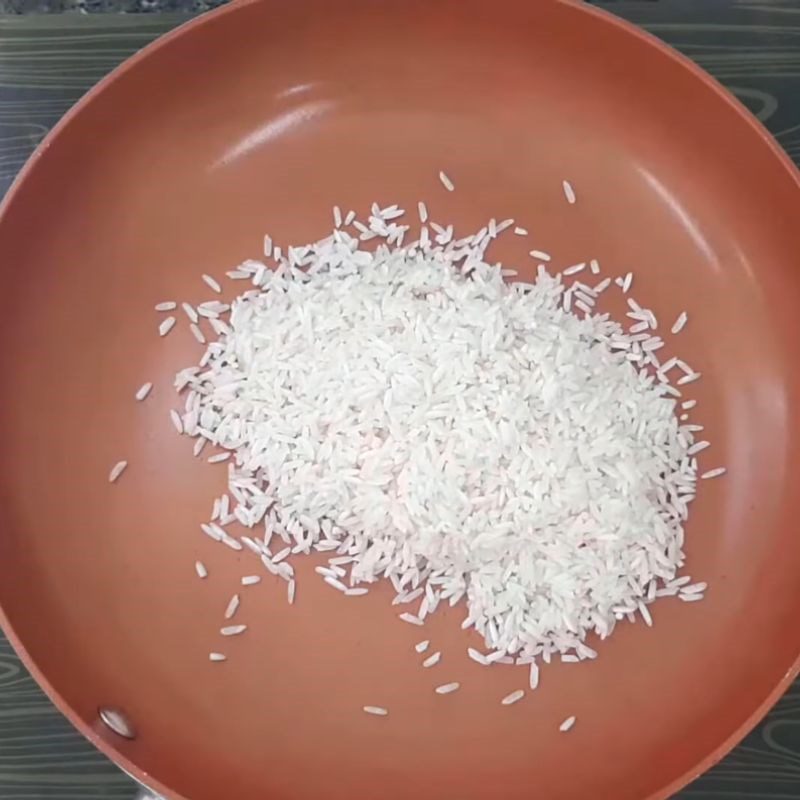 Step 2 Wash and roast the rice Roasted Rice Milk Tea