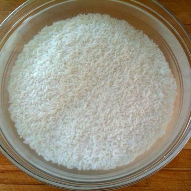 Step 4 Wash and soak the glutinous rice Char Siu sticky rice