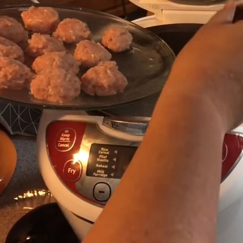 Step 3 Shape the fish cake balls and add to the porridge Mixed crab porridge