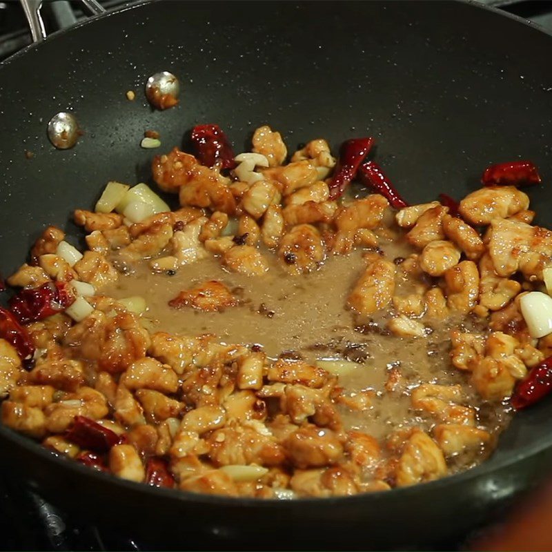 Step 4 Stir-fried Chicken Kung Pao