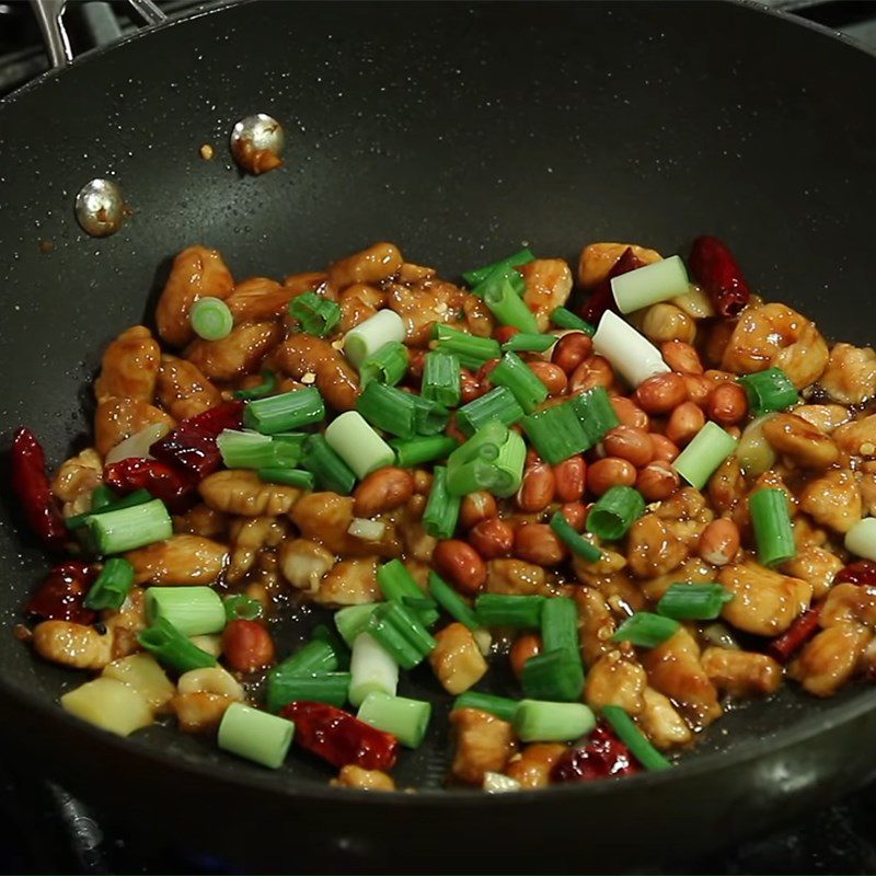 Step 4 Stir-fried Chicken Kung Pao