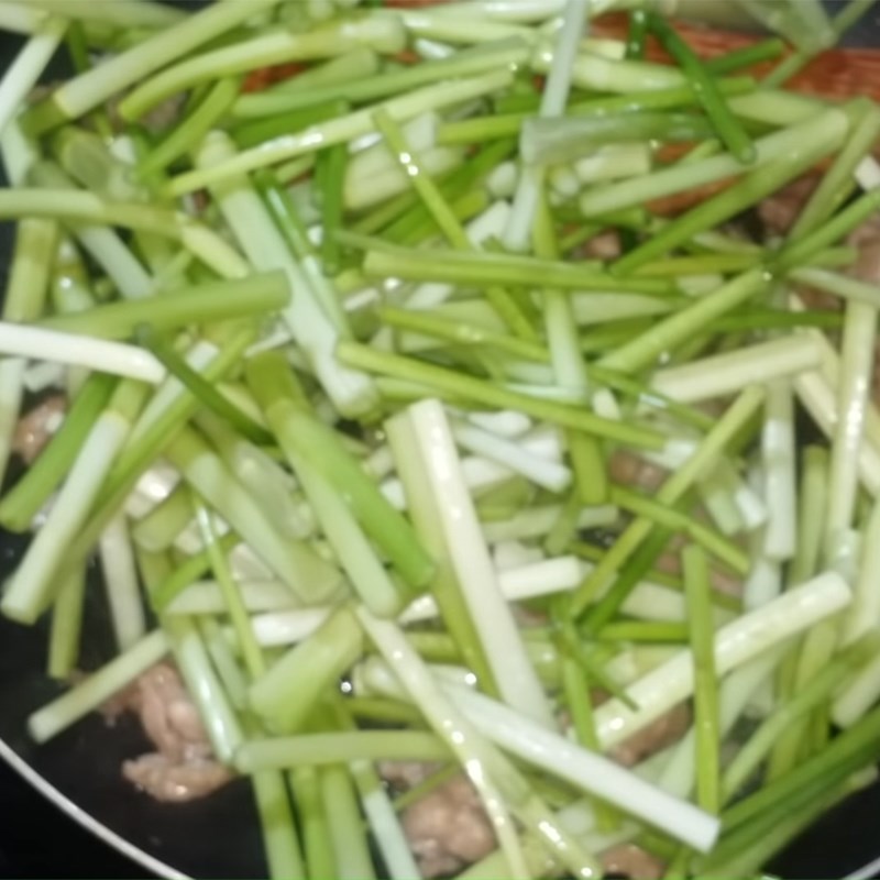 Step 3 Stir-fried dish Water spinach with beef