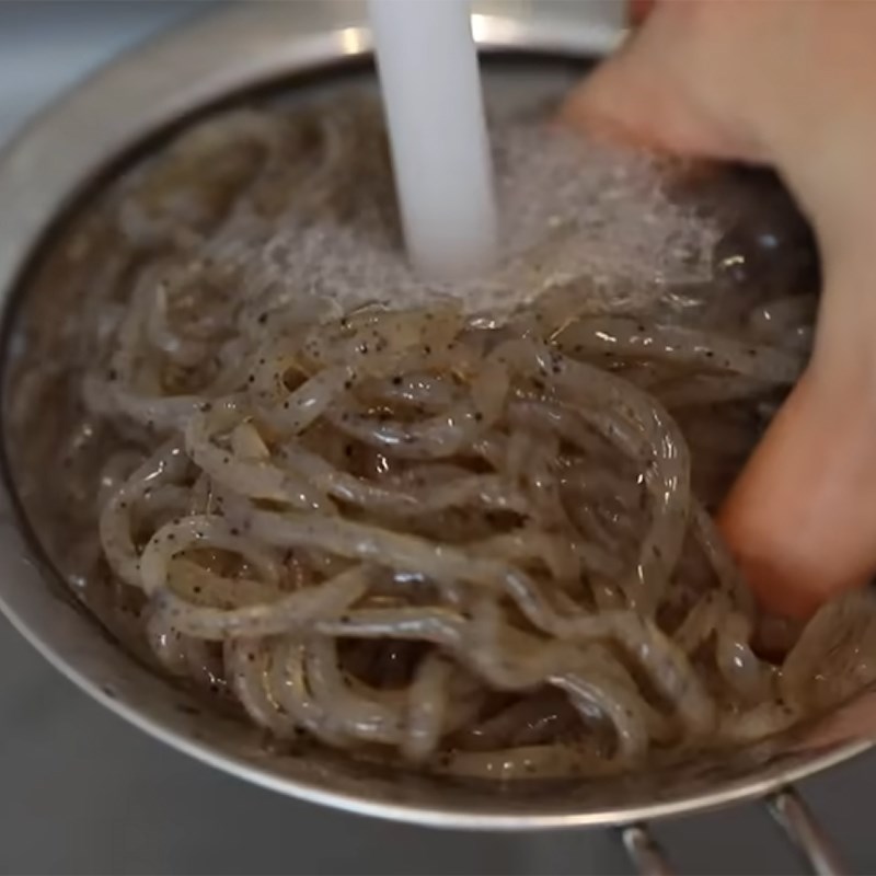 Step 4 Drain the noodles for Korean beef hot pot