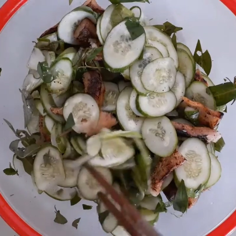 Step 3 Mixing the salad Cucumber salad with grilled snakehead fish