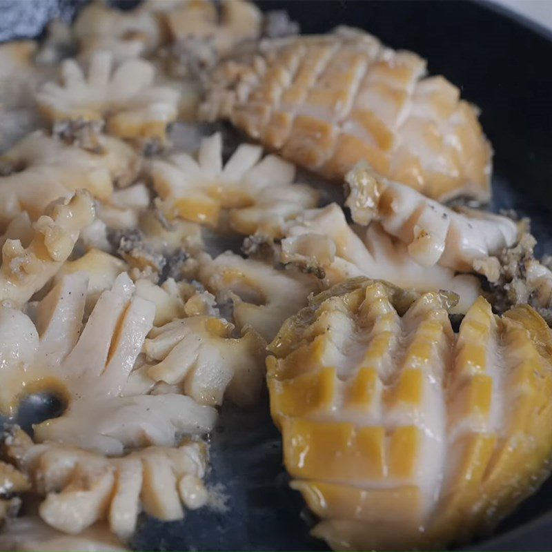 Step 4 Sauté the abalone Simple abalone rice