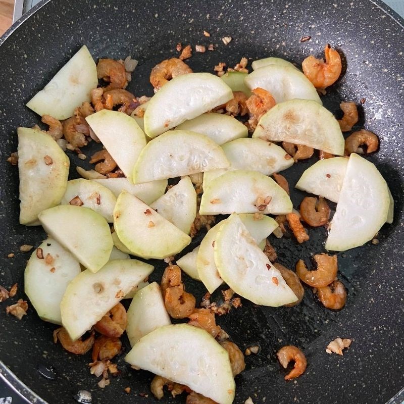 Step 2 Stir-fried gourd with dried shrimp Stir-fried gourd with dried shrimp