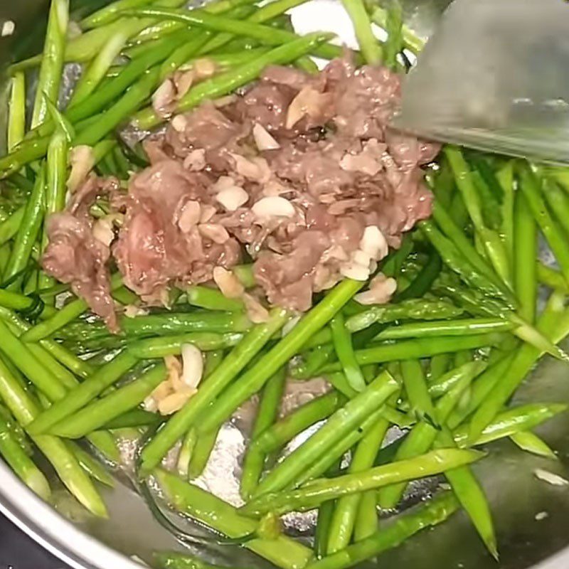 Step 3 Stir-fried Beef Beef stir-fried with asparagus