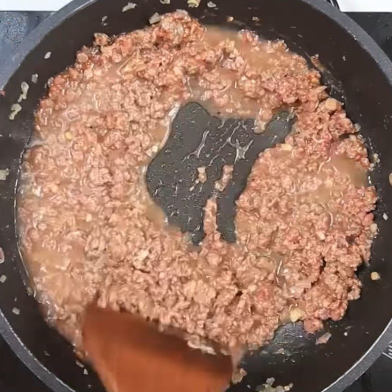 Step 2 Stir-fried minced beef Beef rolled noodle