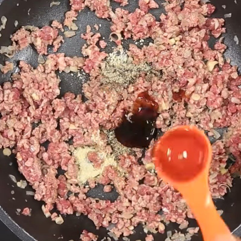 Step 2 Stir-fried minced beef Beef rolled noodle