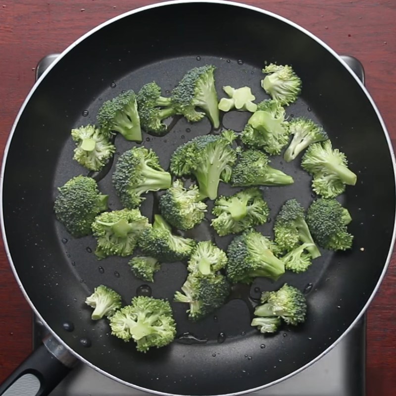 Step 4 Stir-fried broccoli Broccoli stir-fried with tofu