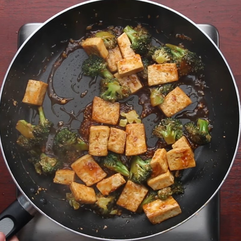 Step 4 Stir-fried broccoli Broccoli stir-fried with tofu