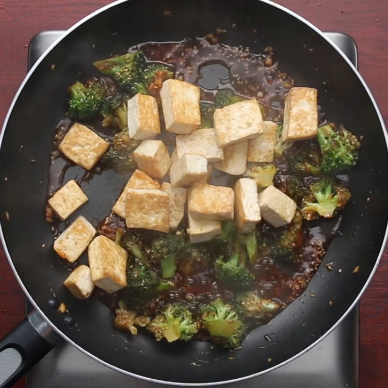 Step 4 Stir-fried broccoli Broccoli stir-fried with tofu