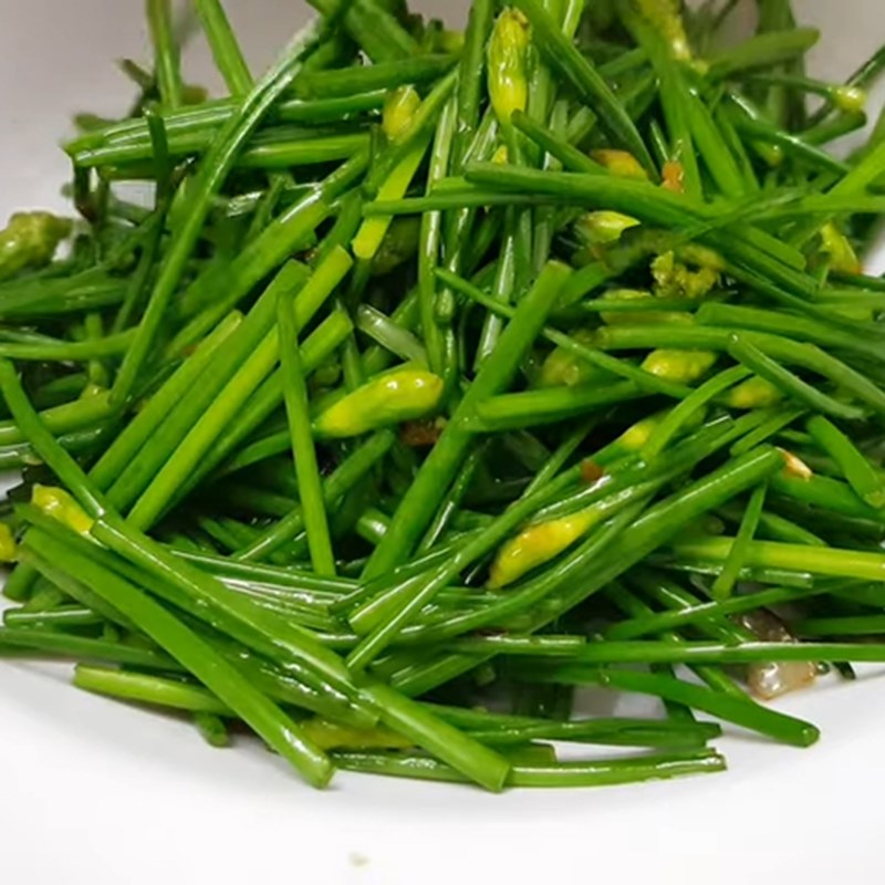 Step 3 Stir-frying garlic chives Stir-fried garlic chives with beef
