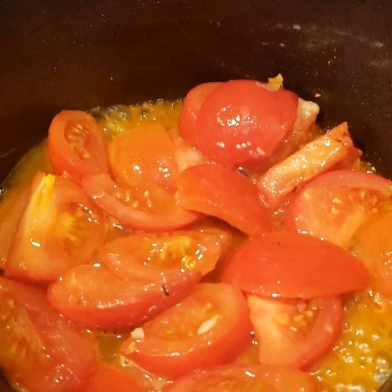 Step 3 Stir-fry tomatoes and beef Beef noodle with tomatoes