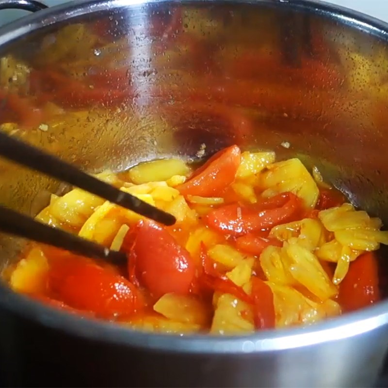 Step 4 Sautéing tomatoes and pineapple Fish noodle soup