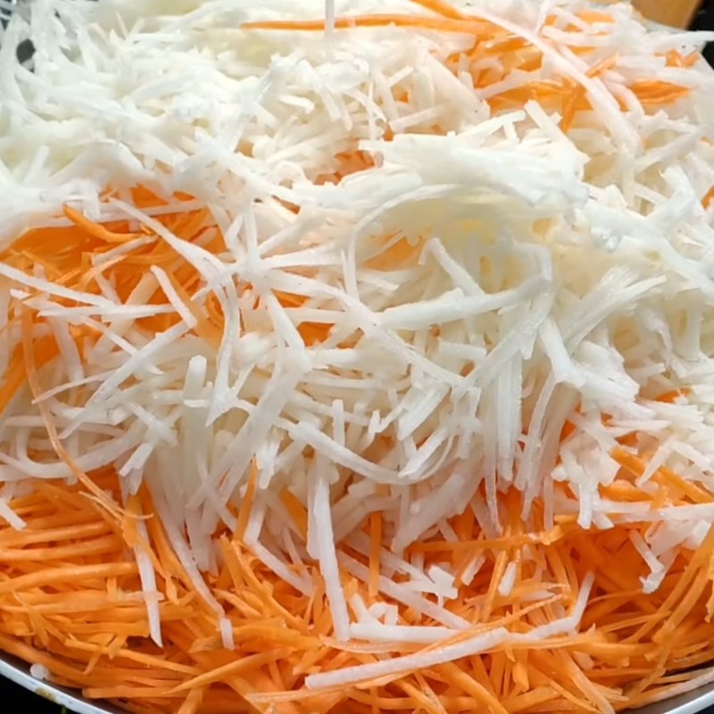 Step 2 Stir-fry carrots and Bún bì chay root