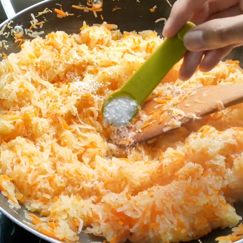 Step 2 Stir-fry carrots and Bún bì chay root