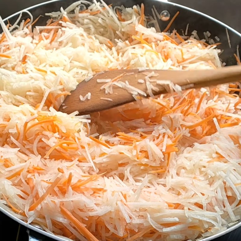 Step 2 Stir-fry carrots and Bún bì chay root