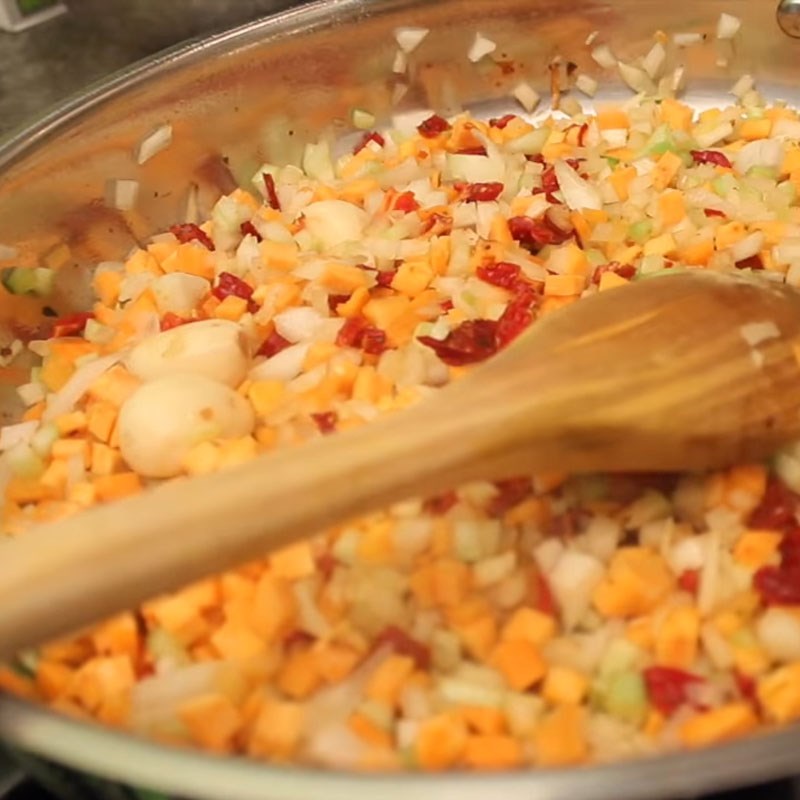 Step 4 Sauté the ingredients Tomato shrimp scallop soup