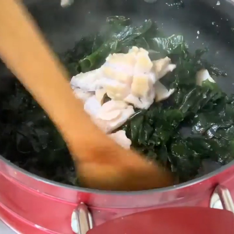 Step 2 Sauté the ingredients for Abalone Seaweed Soup