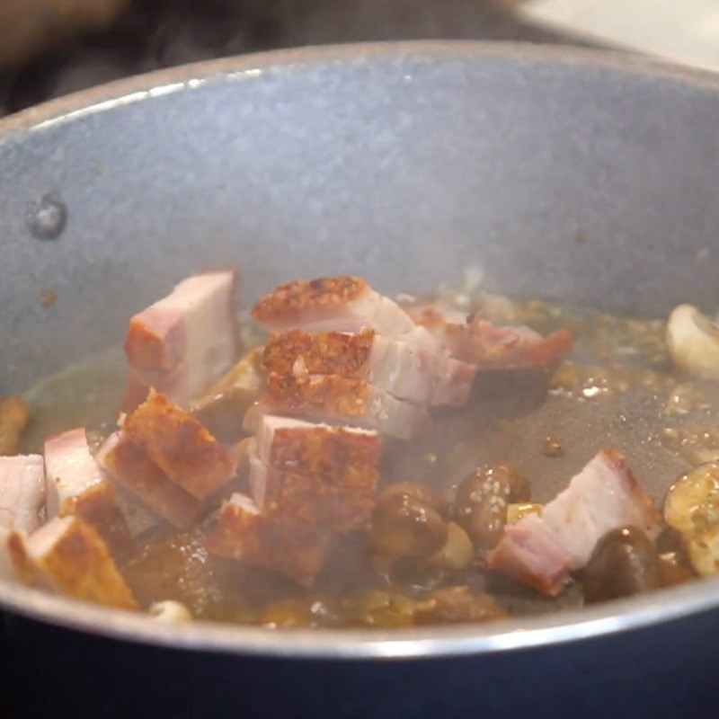 Step 3 Stir-fry the ingredients together Roasted pork stir-fried with mustard greens