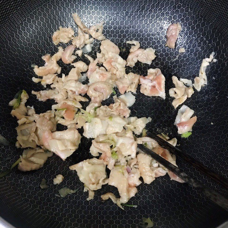 Step 3 Stir-fry the mustard greens with pork for stir-fried mustard greens with pork